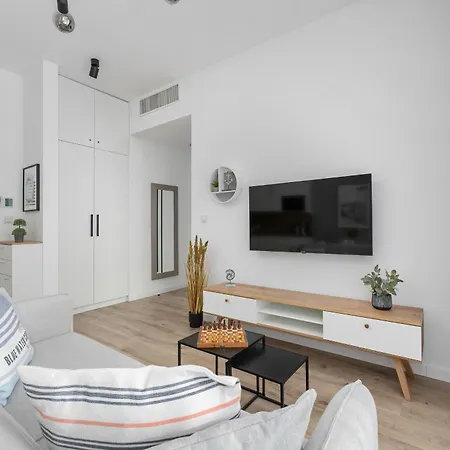 Relax Balkon & Parking By Renters דירה *